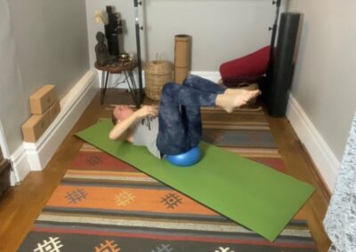 Video 17: Stability sequence with the Pilates ball (30 minutes)
